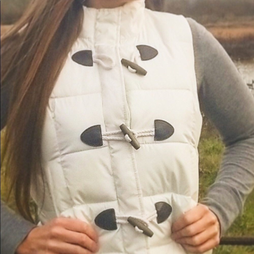 White puffy  Arizona vest!! 🌵